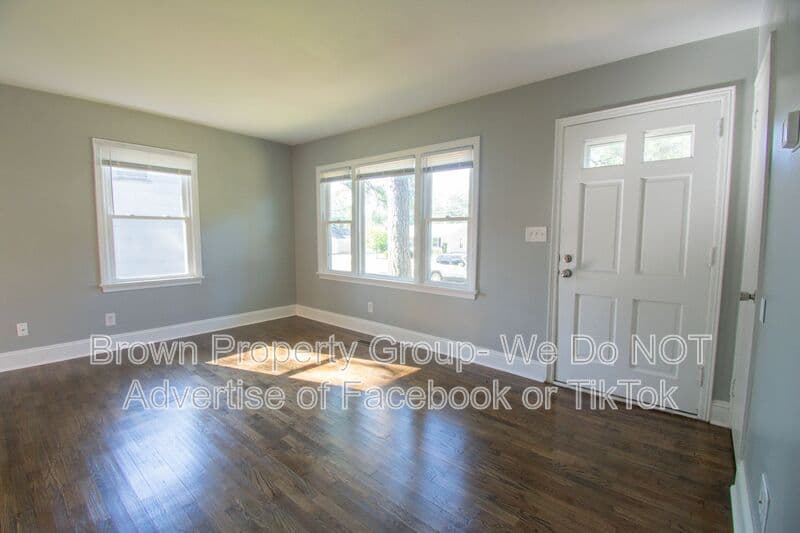 Fayetteville House: 808 McKimmon Rd
