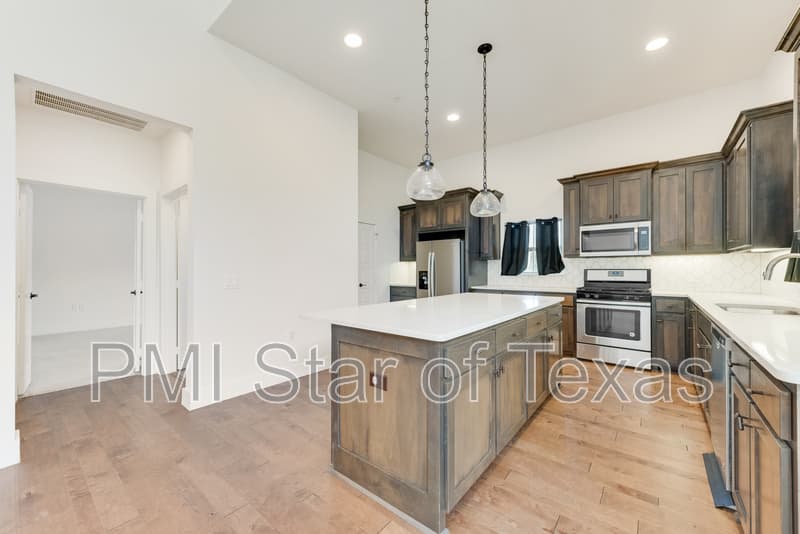 Arlington Townhome: 889 Birds Fort Trail