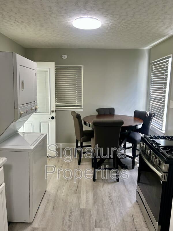 Martinsville House: 703 4th St