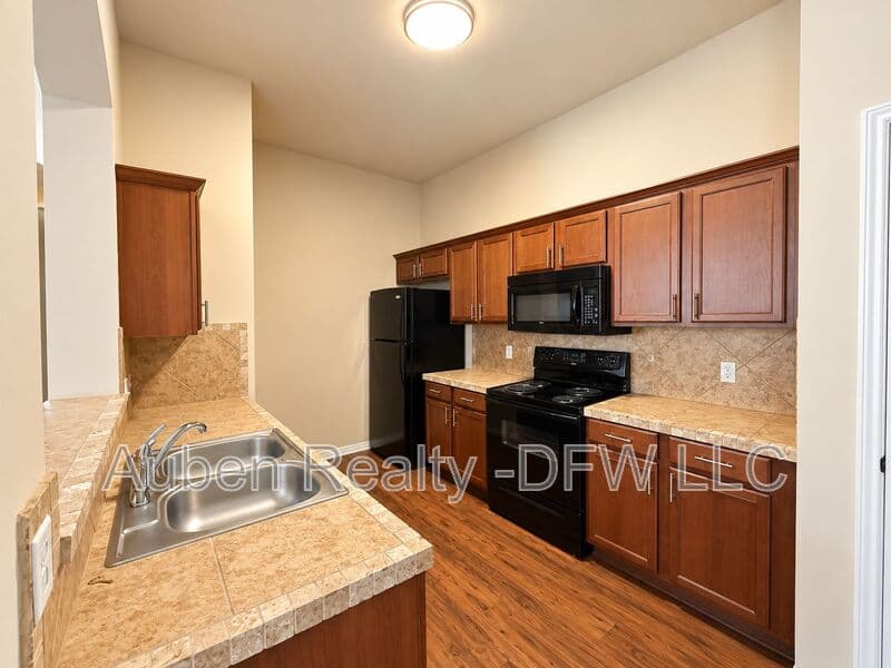 Mansfield House: 1426 Ravenwood Drive
