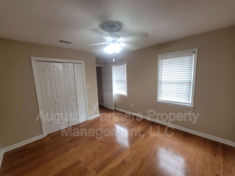 Martinez House: 288 Wakefield Ln S