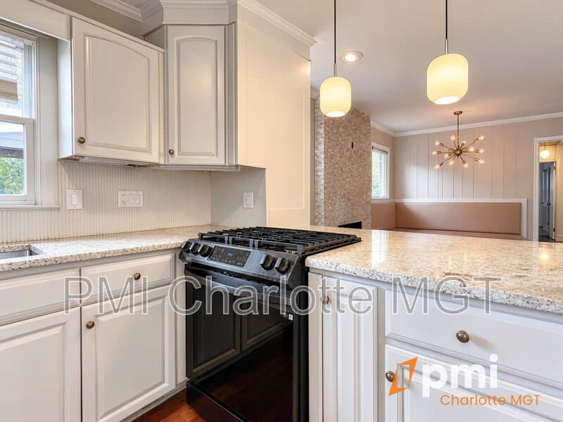 Charlotte House: 1140 Bevis Dr