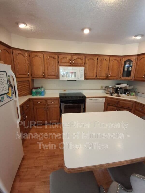 New Brighton House: 3106 Innsbruck Dr