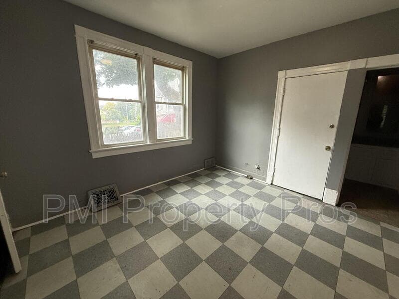 Milwaukee Condo: 1415 N 37th St