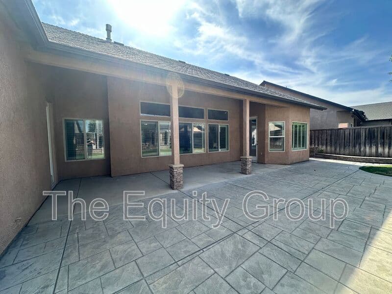Visalia House: 239 North Preston St