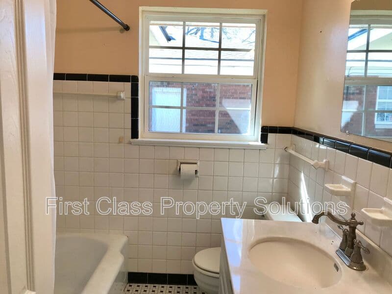 Oklahoma City House: 2312 N Meridian Ave