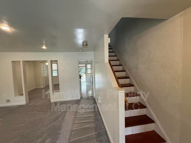 Baltimore House: 5466 Lynview Ave