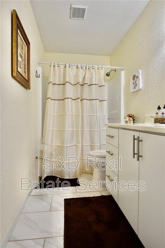 Lakeland House: 1774 Birchwood Loop