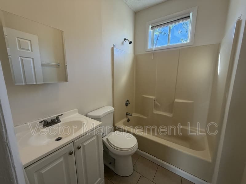 New Haven Condo: 34 Wolcott Street - 1st Floor
