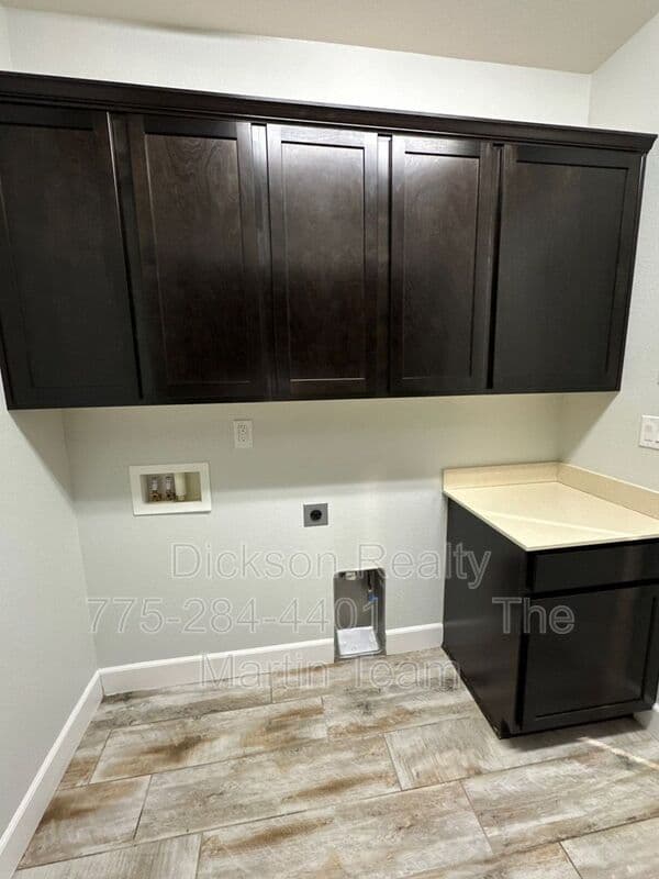 Sparks House: 816 Thacker Pass Dr