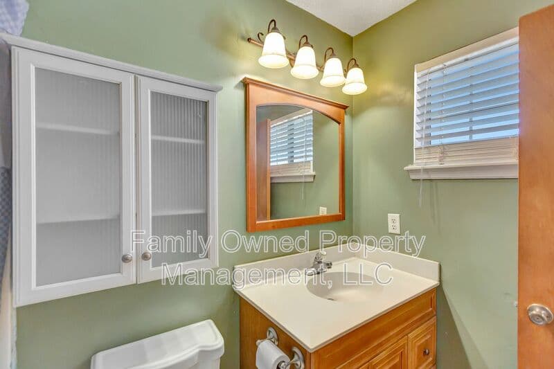 Summerville House: 106 Quest Street