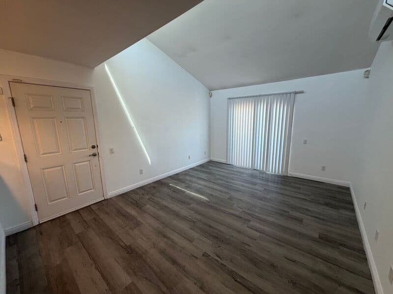 San Diego House: 5402 Balboa Arms
