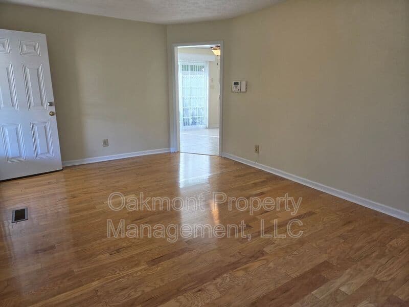 Fayetteville House: 7535 Hargrove Ct