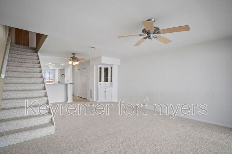 Fort Myers Beach House: 894 Buttonwood Dr
