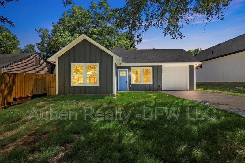 Denison House: 516 E Heron Street