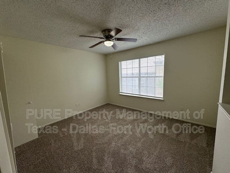 Irving Apartment: 4002-4004 W. Pioneer Dr