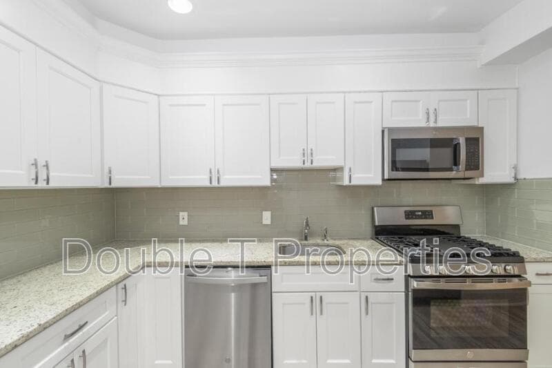 Baltimore Townhome: 737 N Chester St