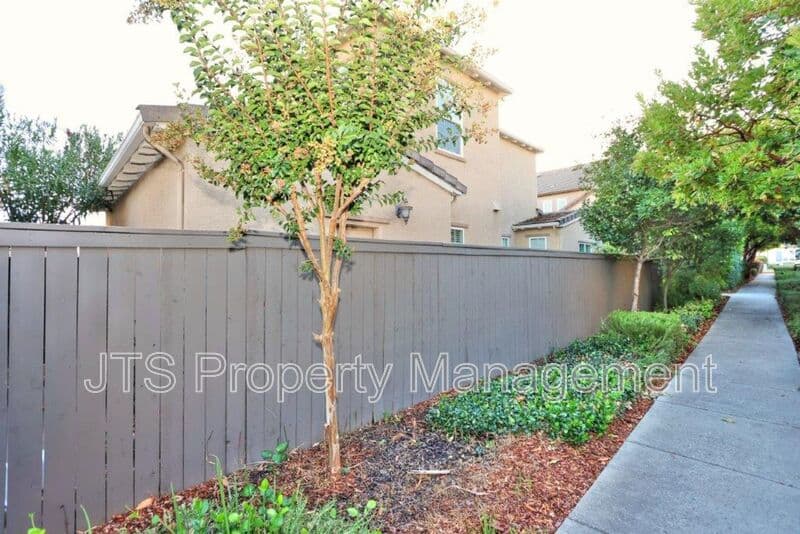 Orangevale House: 9041 Crescenda Lane