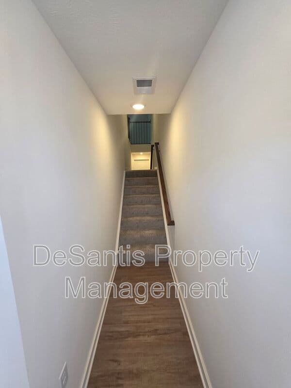 Imperial Townhome: 1806 Canterbury Drive