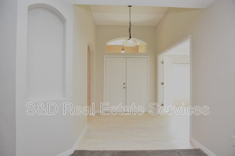 Lakeland House: 5029 1st St. SE