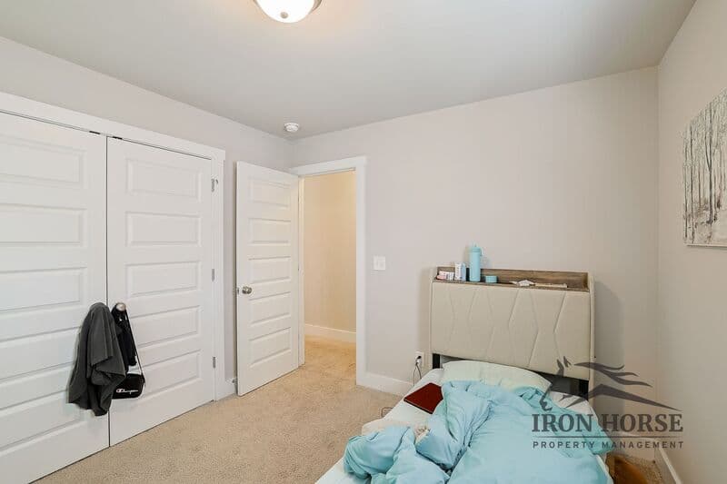 Athens House: 484 Park West Blvd