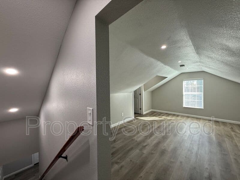 Manteca House: 807 W Yosemite