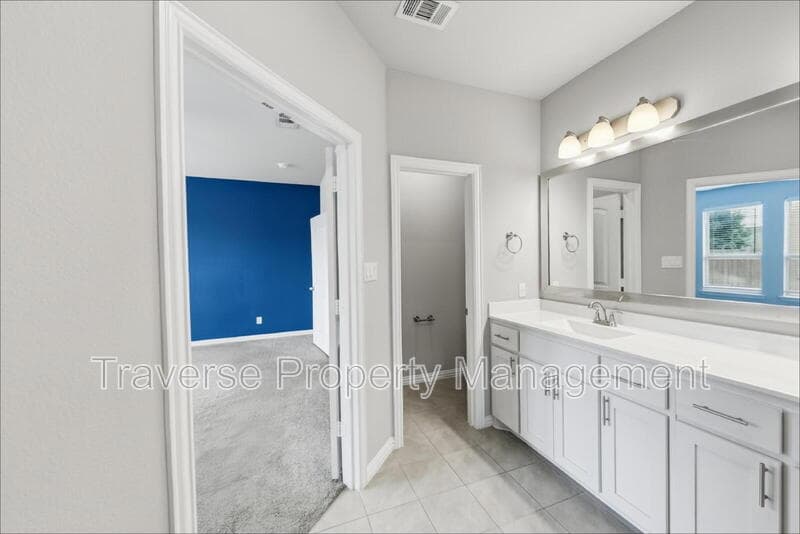 Fort Worth House: 1652 Victoria Drive