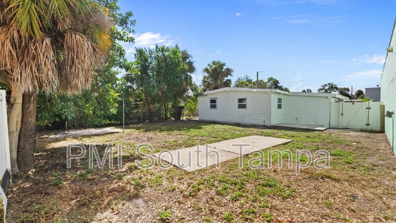 Tampa House: 1541 W La Salle St