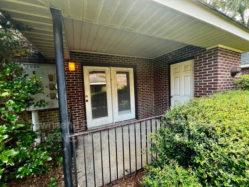 Fayetteville House: 1020-4 Ancestry Dr.