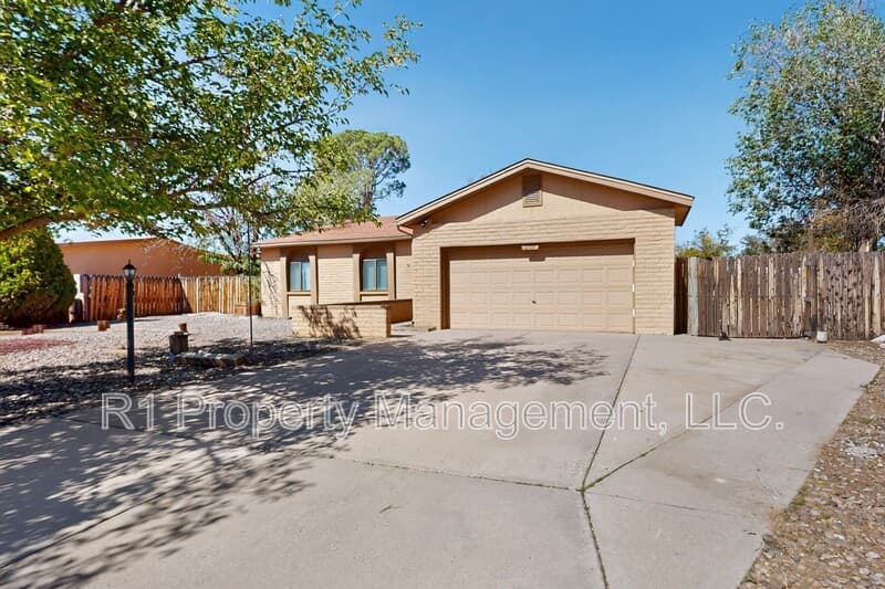 Rio Rancho House: 209 Villa Verde Drive Southeast
