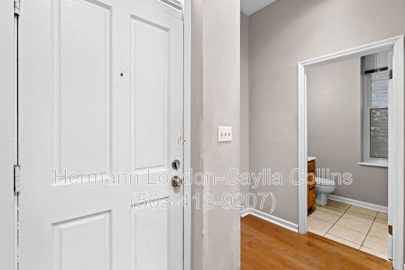 Saint Louis House: 1708 S Tucker Blvd