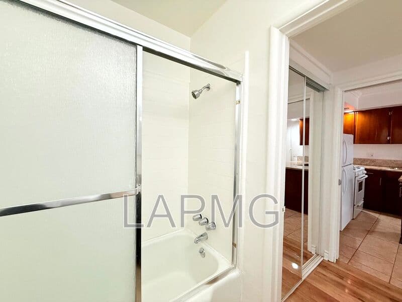 Los Angeles House: 1266 N Serrano