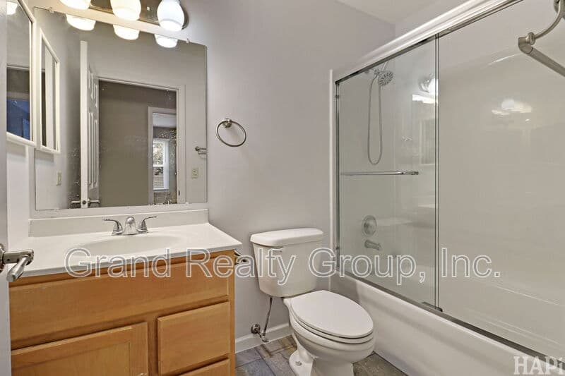 Vernon Hills House: 507 Exeter Place