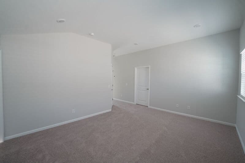 Savannah House: 257 Brookline Dr