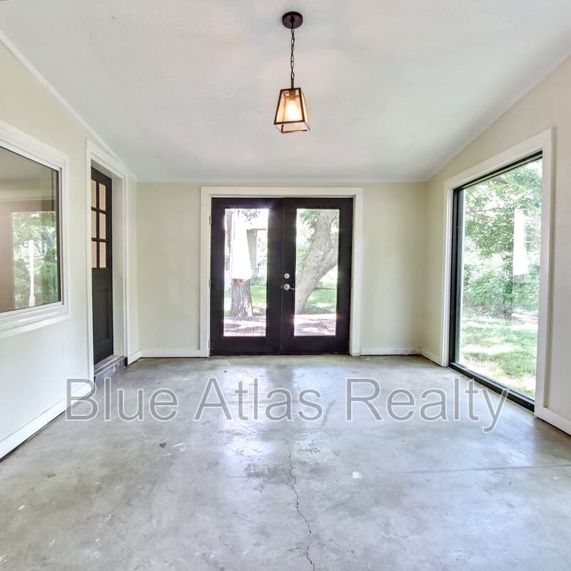 Rowlett House: 5708 Flamingo Court