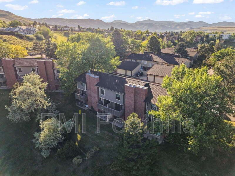 Golden Townhome: 206 South Holman Way