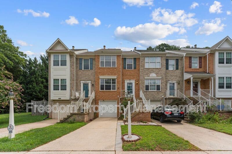 Manassas Townhome: 8644 Sanderling Dr