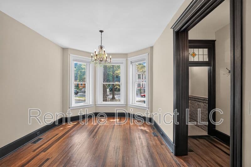 Washington Townhome: 37 Rhode Island Avenue NW