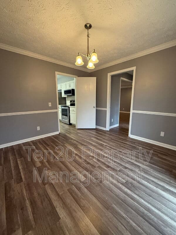 Columbus House: 6118 Abbey Drive
