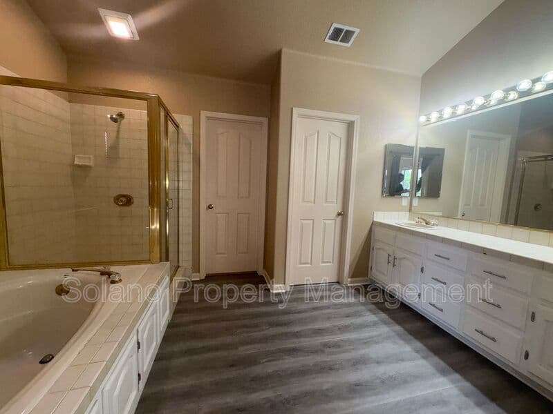 Fairfield House: 3426 Glen Ellen Dr