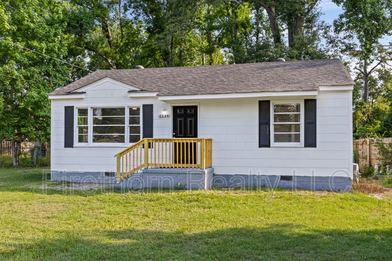 Augusta House: 2541 Rhodes Drive