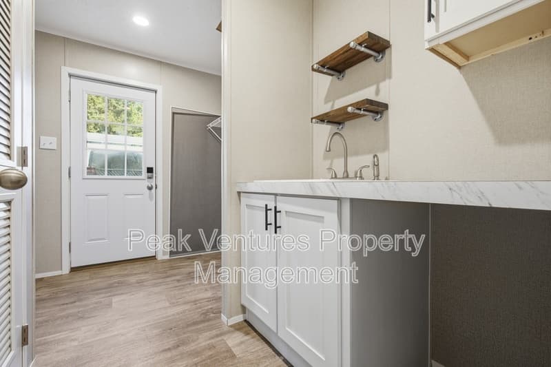 Rutherfordton House: 181 Youngs Dr