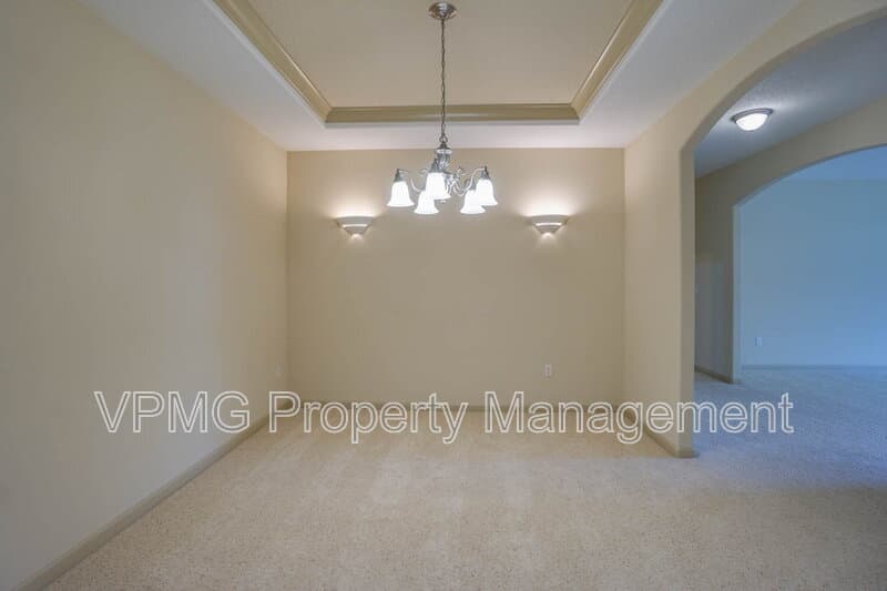 Vancouver House: 10206 Northeast 102nd Street