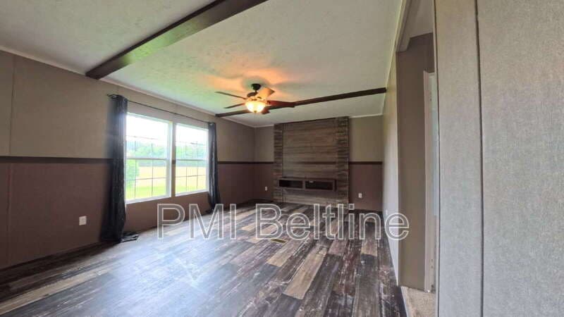 Douglasville House: 166 Clonts Road