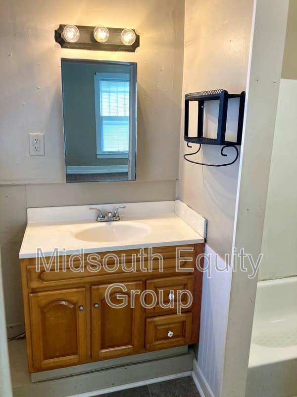 Milan House: 3022 Anderson St