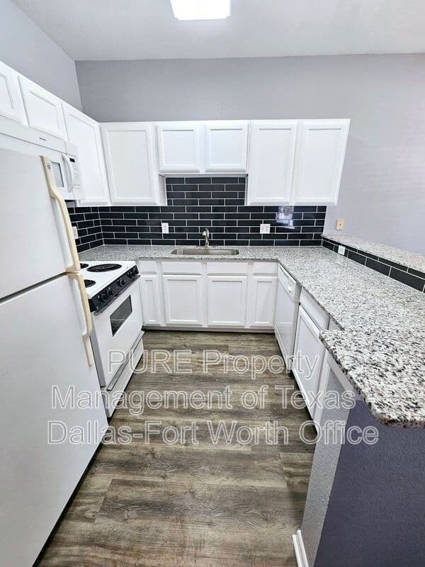 Grapevine Condo: 400 Glade Road