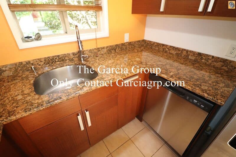 Portland Condo: 908 SW Gaines St