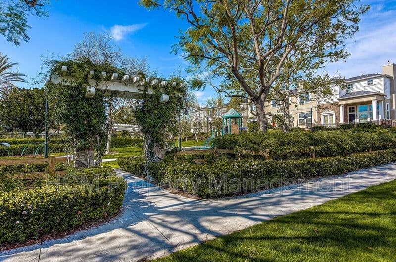 Irvine House: 315 Silk Tree Street