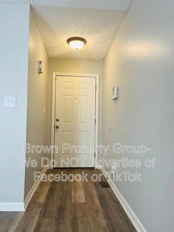 Fayetteville House: 6313 Applewhite Rd