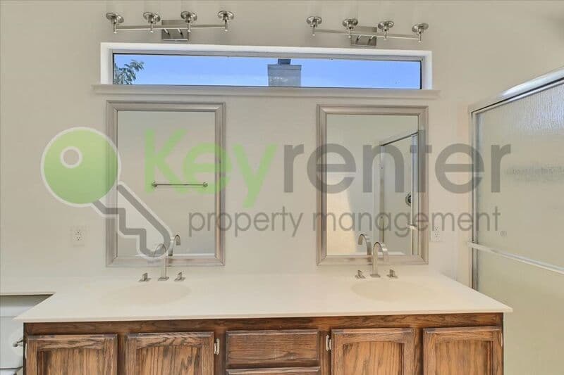 Sacramento House: 8428 Cassatt Way
